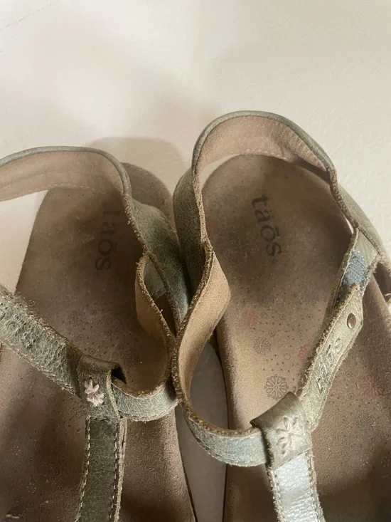 Taos Women's Green Leather Sandals. Good Condition. Size 6. - Picture 4 of 10